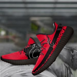 Cincinnati Bearcats NCAA YEEZY Sport Teams Top Branding Trends Custom Perfect Gift For Fans Shoes Yeezy v2 Sneakers